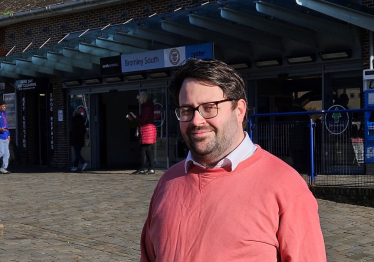 Peter Fortune MP and Thomas Turrell AM Call on Southeastern to Install Drop-Off Zone at Bromley South Station